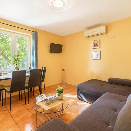 Apartment Gorgeous In With Swimming Pool *