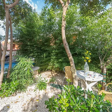 Gorgeous In With Swimming Pool Apartment *