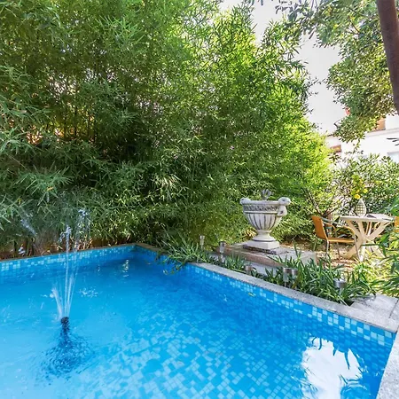 Apartment Gorgeous In With Swimming Pool *