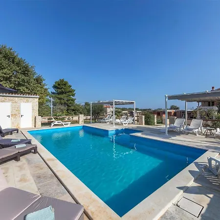 Gorgeous In With Swimming Pool Apartment Ližnjan